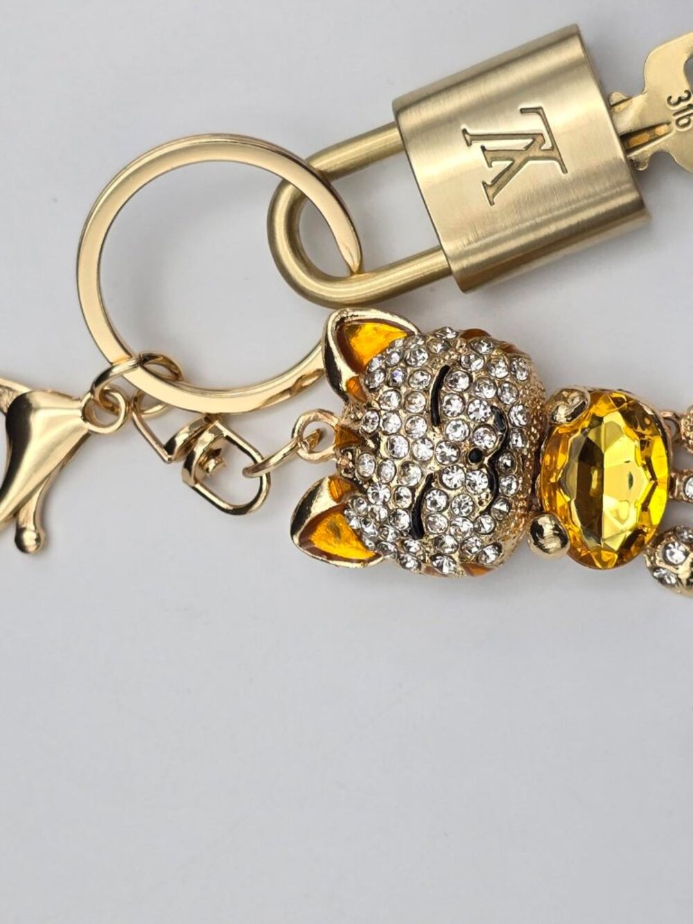 Authentic Louis Vuitton Lock & Key Gold ✨ Unbranded Cat Keychain Bag Charm LV - Picture 7 of 10